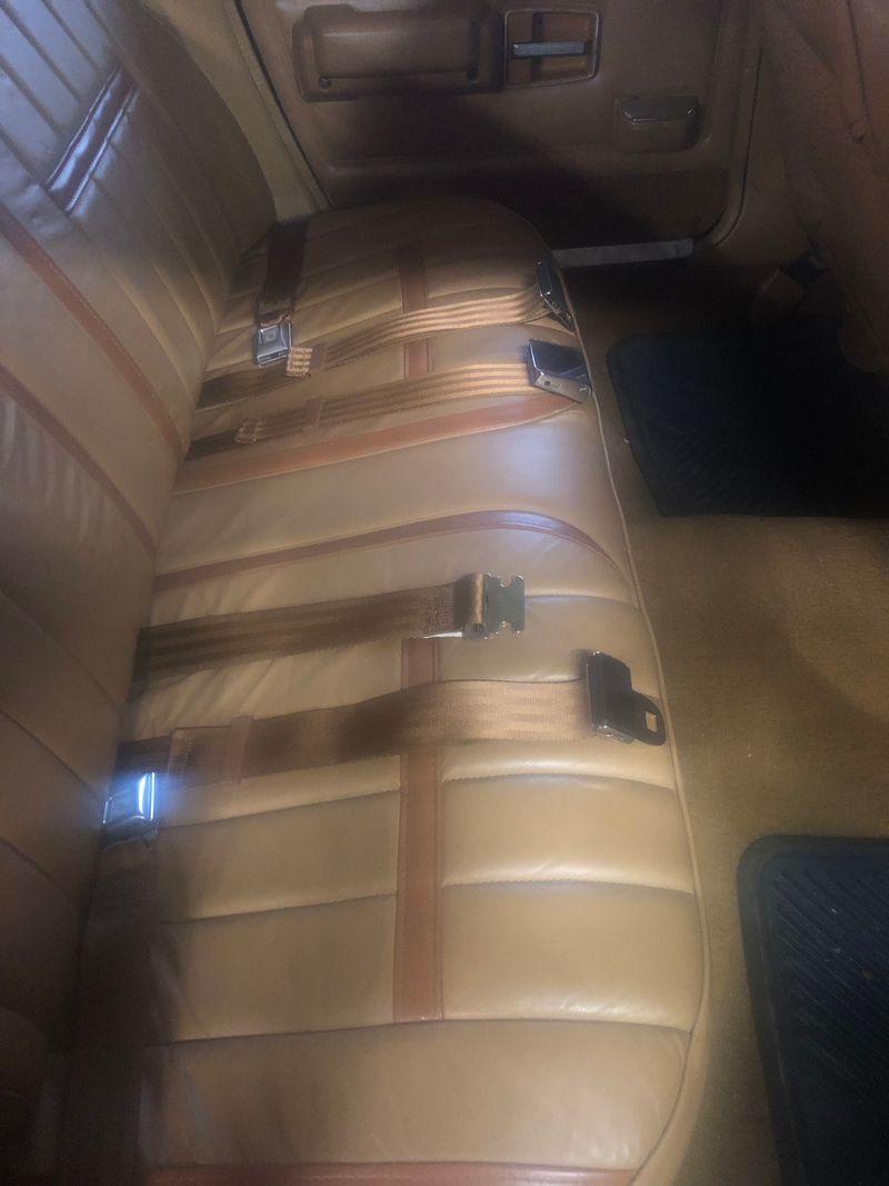 Airplane style centre belt... because why not?